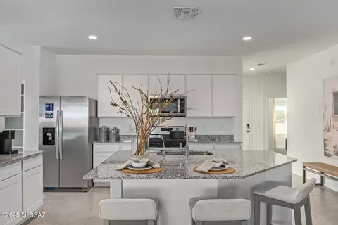 Kitchen - 1145 S Nedra Pl, Vail, AZ 85641 photo 3 of 10