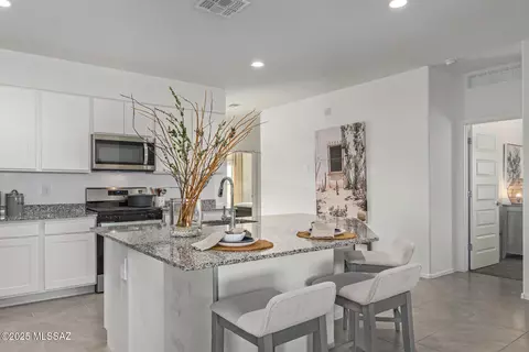 Kitchen - 1145 S Nedra Pl, Vail, AZ 85641 photo 5 of 10