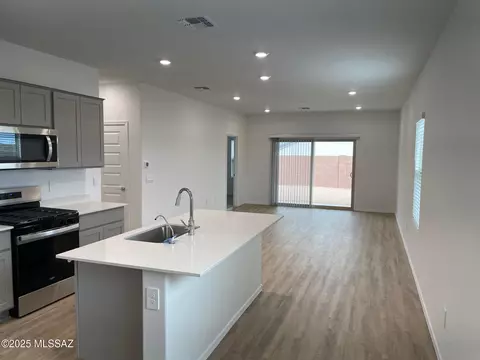 12165 E Morris Carson Dr, Vail, AZ 85641