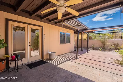 977 W Lockwood Ln, Tucson, AZ 85704