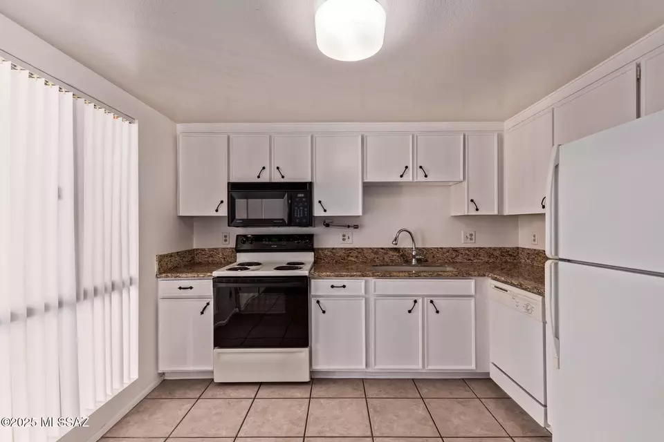 Kitchen - 455 S Camino Seco, Tucson, AZ 85710 photo 3 of 3