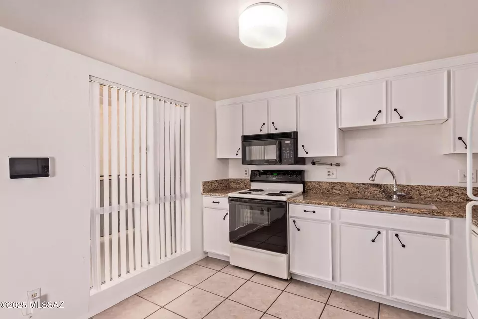 Kitchen - 455 S Camino Seco, Tucson, AZ 85710 photo 2 of 3