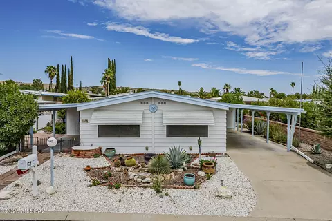 100 W Pinon Dr, Green Valley, AZ 85614