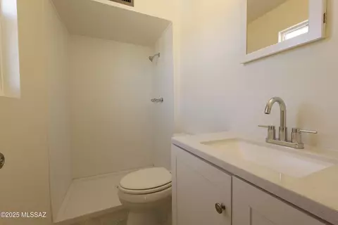 Bath - 8251 E 3rd Pl, Tucson, AZ 85710 photo 1 of 3