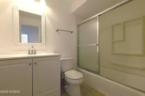 Bath - 8251 E 3rd Pl, Tucson, AZ 85710 photo 2 of 3