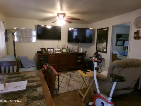 Living - 386 N Curtis Ave, Willcox, AZ 85643 photo 2 of 2
