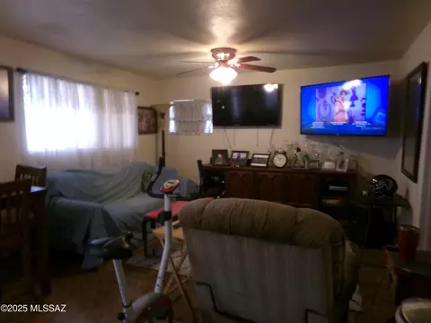 Living - 386 N Curtis Ave, Willcox, AZ 85643 photo 1 of 2