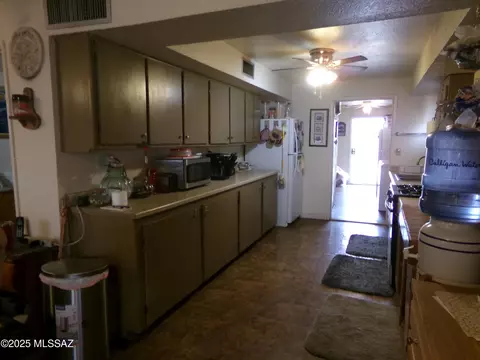 Kitchen - 386 N Curtis Ave, Willcox, AZ 85643 photo 2 of 5