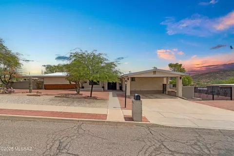 402 N La Cholla Blvd, Tucson, AZ 85745