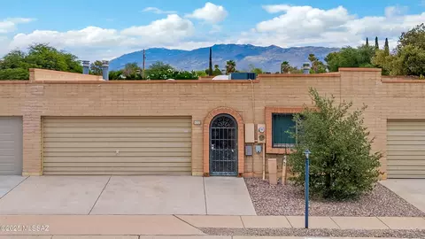 1233 S Oak Park Dr, Tucson, AZ 85710
