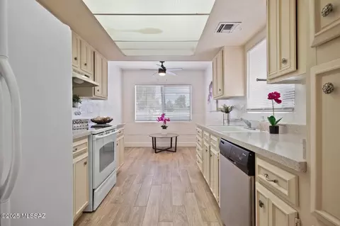 2525 E Prince Rd #8, Tucson, AZ 85716