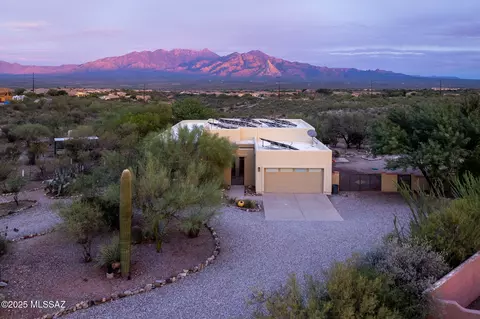 3425 W Calle Quatro, Green Valley, AZ 85622