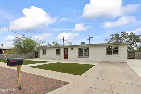8326 E 18th St, Tucson, AZ 85710