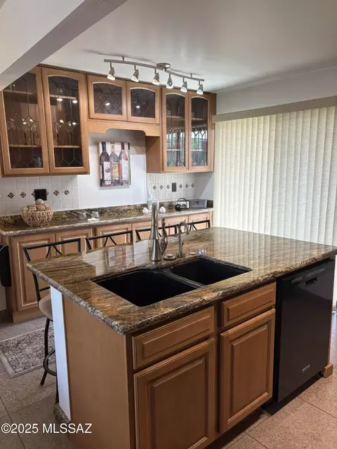 350 N Silverbell Rd #156, Tucson, AZ 85745