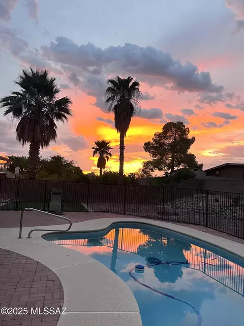 6880 N De Chelly Loop, Tucson, AZ 85741