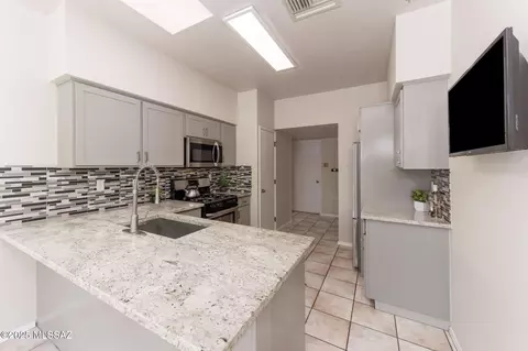 10380 E Rushlight Dr, Tucson, AZ 85748 photo 11