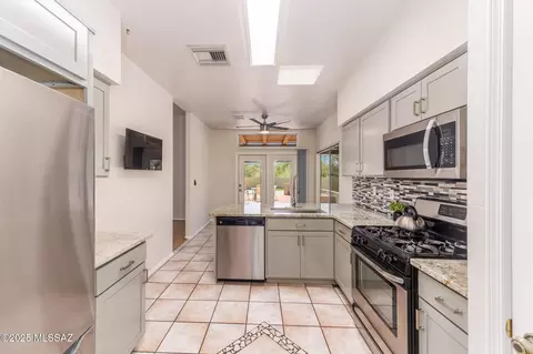 10380 E Rushlight Dr, Tucson, AZ 85748 photo 13