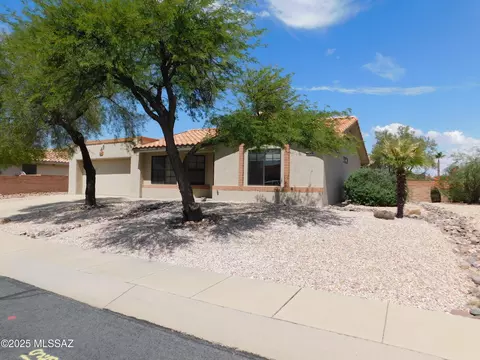 Exterior - 1151 E Haystack Dr, Oro Valley, AZ 85755 photo 2 of 7