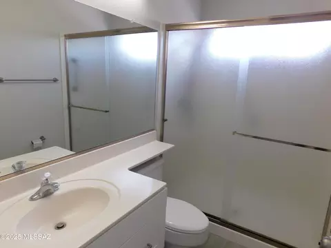 Bath - 1151 E Haystack Dr, Oro Valley, AZ 85755 photo 1 of 2