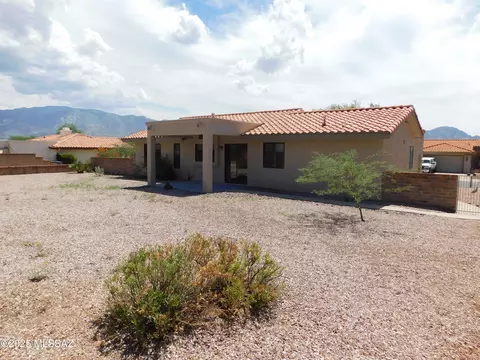 Exterior - 1151 E Haystack Dr, Oro Valley, AZ 85755 photo 4 of 7
