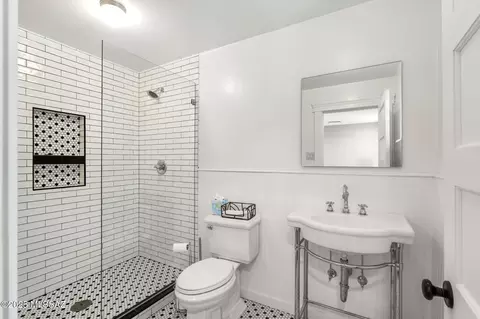 Bath - 426 E 9th St, Tucson, AZ 85705 photo 1 of 3