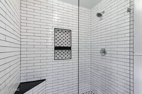 Bath - 426 E 9th St, Tucson, AZ 85705 photo 2 of 3