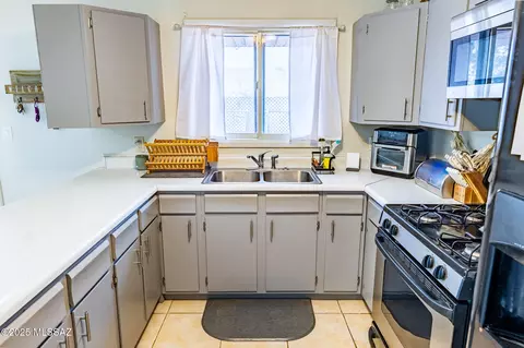 Kitchen - 861 E Pomerene Rd, Benson, AZ 85602 photo 3 of 4