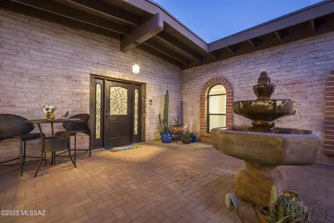 5142 E Camino Bosque, Tucson, AZ 85718