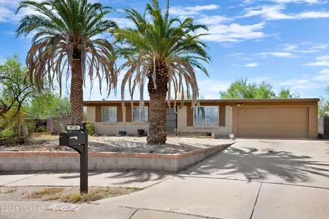 9716 E Hollow Pl, Tucson, AZ 85748