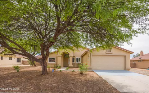 8616 Esselmont Dr E, Tucson, AZ 85747