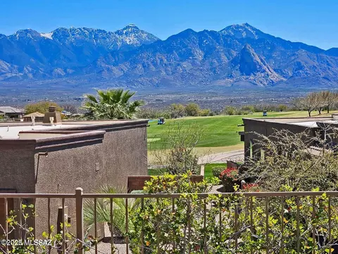 5835 Waynes Way, Green Valley, AZ 85622