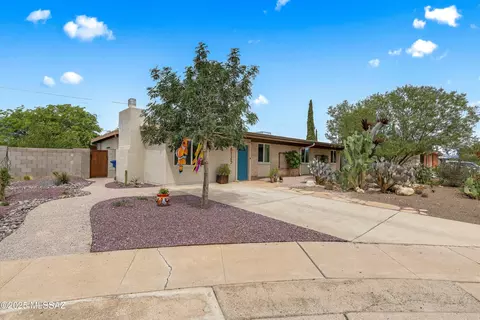 8125 E Baker Dr, Tucson, AZ 85710