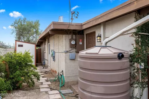 Exterior - 8125 E Baker Dr, Tucson, AZ 85710 photo 6 of 6