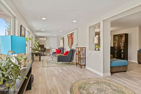 Living - 8125 E Baker Dr, Tucson, AZ 85710 photo 7 of 8