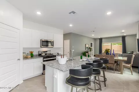 10040 N Bakeri Dr N, Marana, AZ 85653