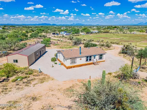 1695 W Hillock St, Vail, AZ 85641
