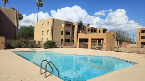 1810 E Blacklidge Dr #115, Tucson, AZ 85719