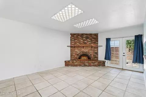 Living - 9085 E Bellevue St, Tucson, AZ 85715 photo 1 of 4