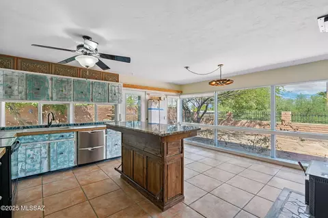 Kitchen - 9085 E Bellevue St, Tucson, AZ 85715 photo 2 of 4