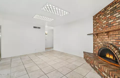 Living - 9085 E Bellevue St, Tucson, AZ 85715 photo 4 of 4