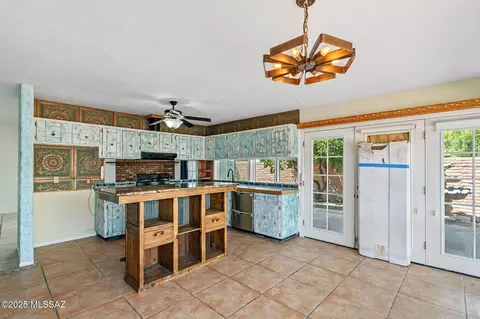 Kitchen - 9085 E Bellevue St, Tucson, AZ 85715 photo 4 of 4
