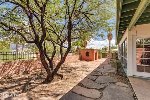 Exterior - 9085 E Bellevue St, Tucson, AZ 85715 photo 3 of 5