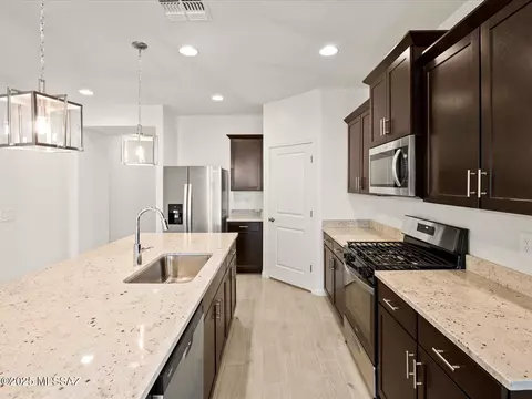 728 W Calle Cubeta, Sahuarita, AZ 85629