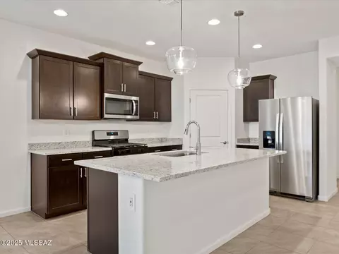 732 W Calle Cubeta, Sahuarita, AZ 85629