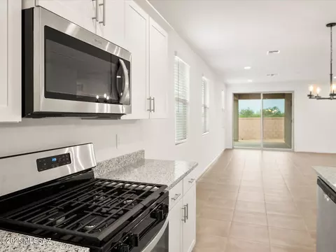737 W Calle Cubeta, Sahuarita, AZ 85629