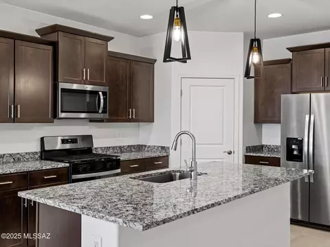 741 W Calle Cubeta, Sahuarita, AZ 85629