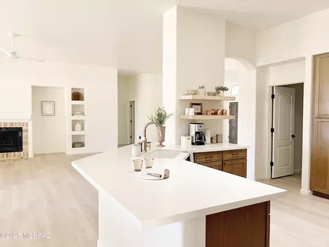 13940 N Bentwater Dr, Oro Valley, AZ 85755