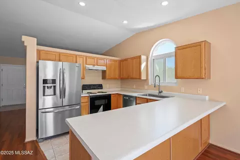 Kitchen - 8892 E Apache Well Pl, Tucson, AZ 85730 photo 1 of 5