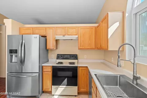 Kitchen - 8892 E Apache Well Pl, Tucson, AZ 85730 photo 2 of 5