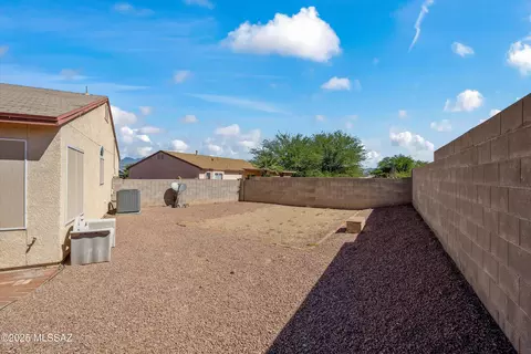Exterior - 8892 E Apache Well Pl, Tucson, AZ 85730 photo 5 of 6
